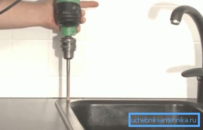 Пажљиво бушити рупу Пажљиво бушити рупу