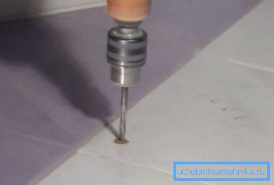 Бушимо рупе на поду. Бушимо рупе на поду.