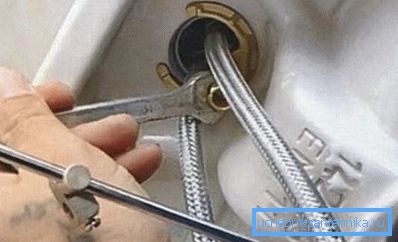 Уклањање држача за причвршћивање Уклањање држача за причвршћивање