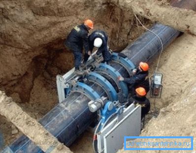 За комуникације постављене на дубини (на слици), крутост прстена је од највеће важности За комуникације постављене на дубини (на слици), крутост прстена је од највеће важности