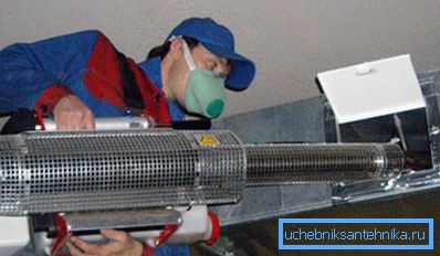 Чишћење може захтевати специјализовану опрему која може захтијевати одређене вјештине у раду с њим. Чишћење може захтевати специјализовану опрему која може захтијевати одређене вјештине у раду с њим.