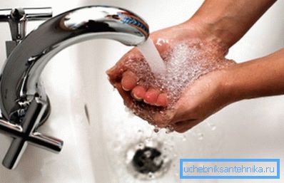 За рад миксера потребан је прекомеран притисак у доводу воде. За рад миксера потребан је прекомеран притисак у доводу воде.