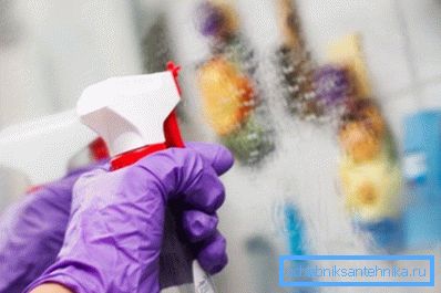 Једноставно прскајте и очистите средство за чишћење стакла Једноставно прскајте и очистите средство за чишћење стакла