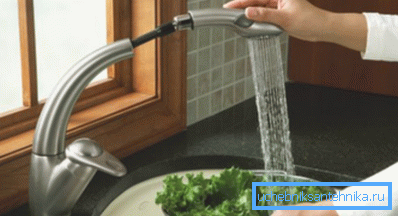 Туш у умиваонику је згодан