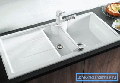 Дводелни модел за кухињу Дводелни модел за кухињу