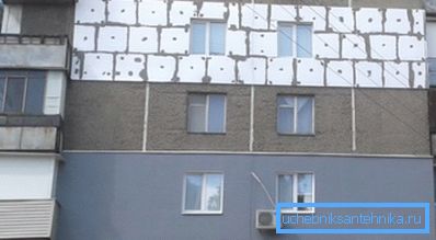 Ефикасан начин штедње енергије је изолација спољашњих зидова зграде са пјенама. Ефикасан начин штедње енергије је изолација спољашњих зидова зграде са пјенама.