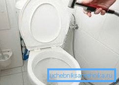 Још једно интересантно решење је уградња мини туш кабина као биде, може се причврстити са миксером за умиваоник и неће бити потребне додатне комуникације за еиелинер Још једно интересантно решење је уградња мини туш кабина као биде, може се причврстити са миксером за умиваоник и неће бити потребне додатне комуникације за еиелинер