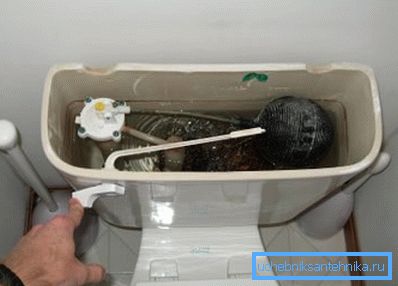 Ако вода крпи из ВЦ шкољке, можда ћете морати да очистите вентил. Ако вода крпи из ВЦ шкољке, можда ћете морати да очистите вентил.