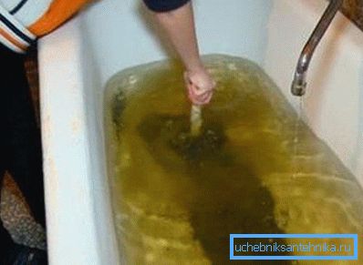 Ако вода прође лоше у целом стану, ствар је да се пробије читав канализацијски систем Ако вода прође лоше у целом стану, ствар је да се пробије читав канализацијски систем