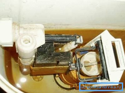 Ако вода константно улази у посуду, неопходно је замијенити заптивну мембрану. Ако вода константно улази у посуду, неопходно је замијенити заптивну мембрану.