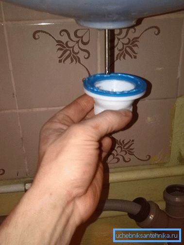 Фиксирање одводне мреже. Фото Фиксирање одводне мреже. Фото