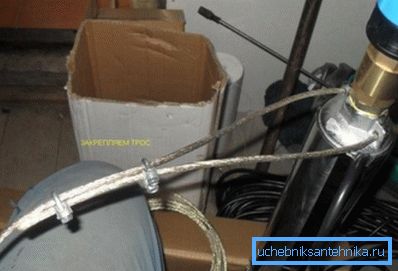 Поправите сигурносни кабл са 2 клипова. Поправите сигурносни кабл са 2 клипова.