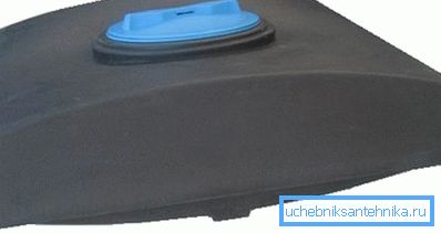 Фотографија равног резервоара за летњи туш