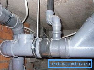 Фотографије воде из пластичних цеви Фотографије воде из пластичних цеви