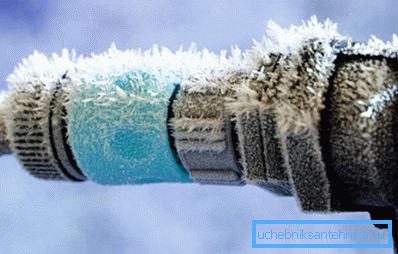 Фотографије замрзнутог водовода. Фотографије замрзнутог водовода.