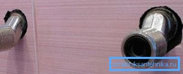 Руби на тијелу ексцентрика омогућавају вам да их завртите помоћу подесивог или отвореног кључа.