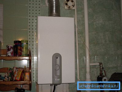 На основу фотографије може се видети да се производи сагоревања испуштају кроз једну осовину, док се простор проветри кроз други канал.