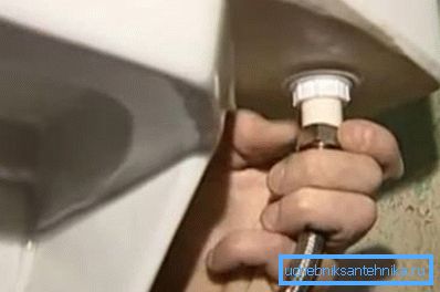 Производ вам омогућава да брзо и лако доведете воду на најнеприступачнија места. Производ вам омогућава да брзо и лако доведете воду на најнеприступачнија места.