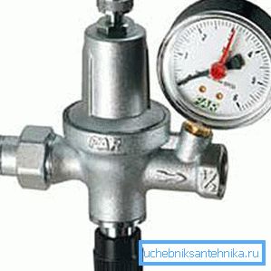 Како смањити притисак у доводу воде - инсталирајте мењач, такође вам омогућује праћење перформанси, јер има манометар Како смањити притисак у доводу воде - инсталирајте мењач, такође вам омогућује праћење перформанси, јер има манометар