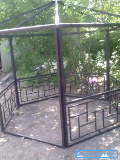 Арбор оквир из прорезане цијеви Арбор оквир из прорезане цијеви