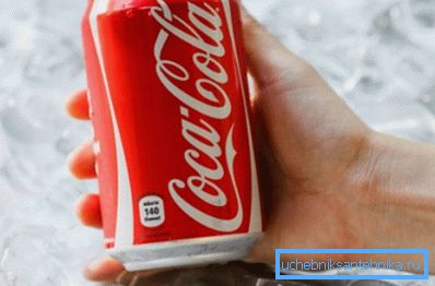 Кола је у стању да се носи са смеђом патином на ВЦ-у Кола је у стању да се носи са смеђом патином на ВЦ-у