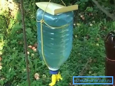 Кран, уграђен у боцу. Кран, уграђен у боцу.