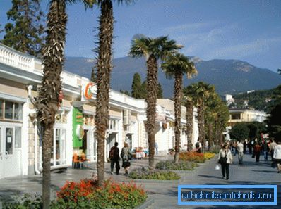 Крим, Алта, декември. Трошкови гријања су мали. Крим, Алта, декември. Трошкови гријања су мали.