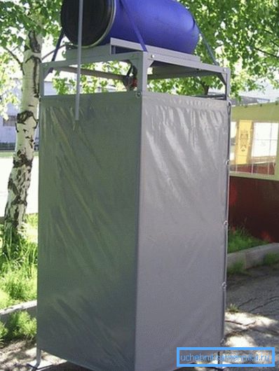 Љетни туш из пластичне цијеви с властитим рукама - није проблем.