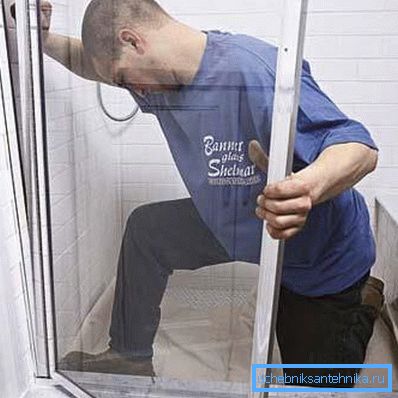 Лист се једноставно уноси у инсталирани профил. Лист се једноставно уноси у инсталирани профил.