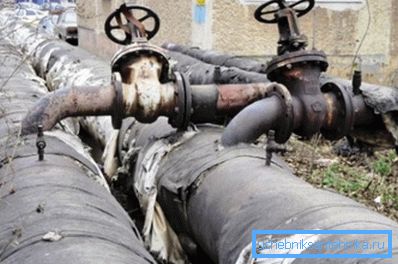 Линије за топлу воду изоловане су не само за спречавање кондензације, већ и за уштеду енергије. Линије за топлу воду изоловане су не само за спречавање кондензације, већ и за уштеду енергије.