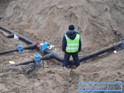 Уградња цевовода хладне воде. Уградња цевовода хладне воде.