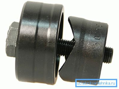 Можете извући рупу.