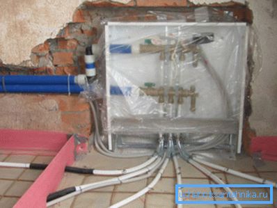 Цијеви можете сакрити у подним кошуљама током грубе обраде или ремонта. Цијеви можете сакрити у подним кошуљама током грубе обраде или ремонта.