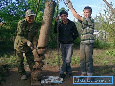На фотографији - извадјени из бунара. На фотографији - извадјени из бунара.