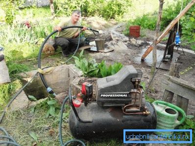 На фотографији - пумпање бунара после бушења