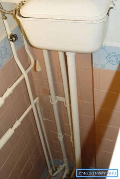 На слици: најчешће се старе танке налазе испод плафона.