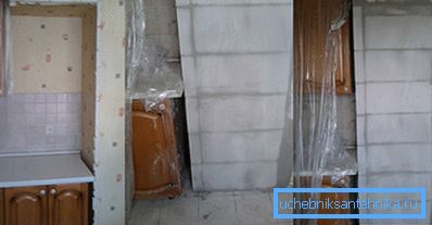 На фотографији, дио конструкције се прво сужавао колико је то могуће, а затим обновљено На фотографији, дио конструкције се прво сужавао колико је то могуће, а затим обновљено.
