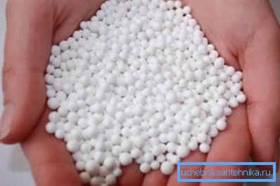 На слици гранулама силика гела