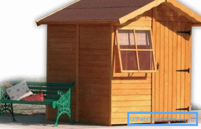 На фотографији се види туш од дрвета. На фотографији се види туш од дрвета.