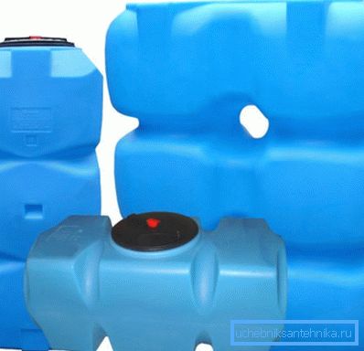 На слици - примери пластичних контејнера за воду.