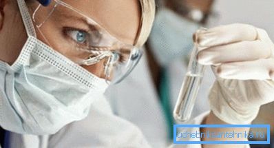На слици - процес контроле квалитета течности узети из водовода. На слици - процес контроле квалитета течности узети из водовода.