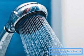 На фотографији: потрошња воде по тушу зависи од неколико важних критеријума, што ћемо размотрити у овом чланку. На фотографији: потрошња воде по тушу зависи од неколико важних критеријума, што ћемо размотрити у овом чланку.