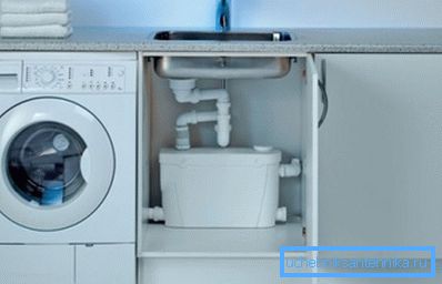 На слици - постављање кухињске модификације пумпе испод умиваоника На слици - постављање кухињске модификације пумпе испод умиваоника