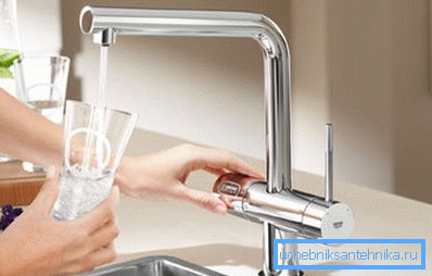 На слици: модерне славине не само да обављају своје директне функције, већ су и оригиналан елемент у унутрашњости.