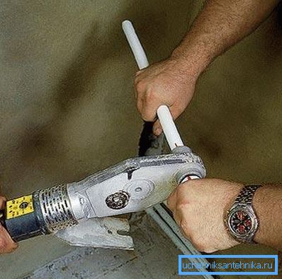 У полимерним цевима за фотографисање. У полимерним цевима за фотографисање.