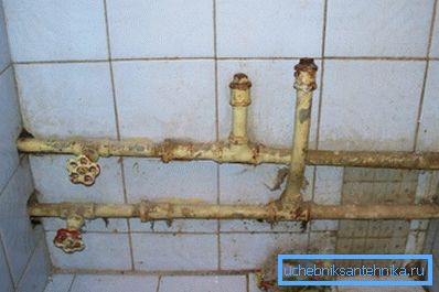 На фотографијама - цијеви које треба хитно замијенити (прегледајте систем за водоснабдијевање) На фотографијама - цијеви које треба хитно замијенити (прегледајте систем за водоснабдијевање)