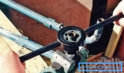 Ношење навоја по себи није лако Ношење навоја по себи није лако