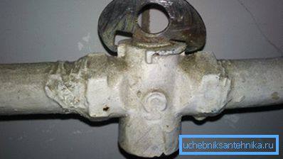 Не заборавите да уклоните слојеве старих намотаја и боје. Не заборавите да уклоните слојеве старих намотаја и боје.