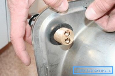 Не заборавите на доњу заптивку. Не заборавите на доњу заптивку.