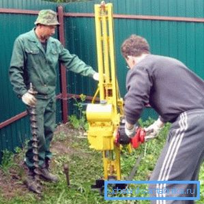 Мали уређај за бушење бунара и накнадну вожњу цеви Мали уређај за бушење бунара и накнадну вожњу цеви